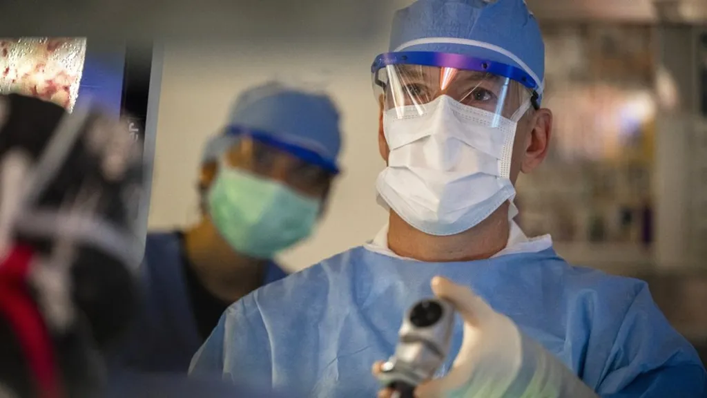 Surgeons at the Cleveland Clinic are using magnets to help control their work.jpg